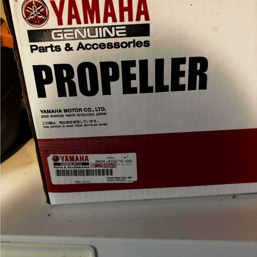 Yamaha Pro Series Propeller in Red and White Box